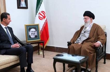 האימאם חמינאי והנשיא אסד: כל נסיגה מול המערב תוביל להתקדמותם