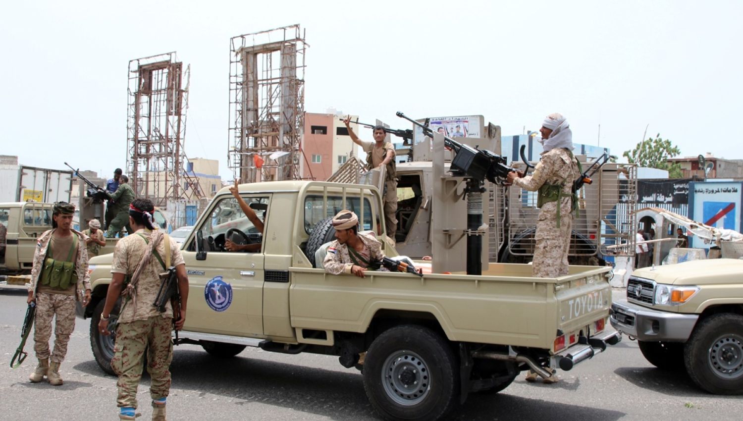 وساطة عمانية في صنعاء ومخاوف أمنية في عدن!
