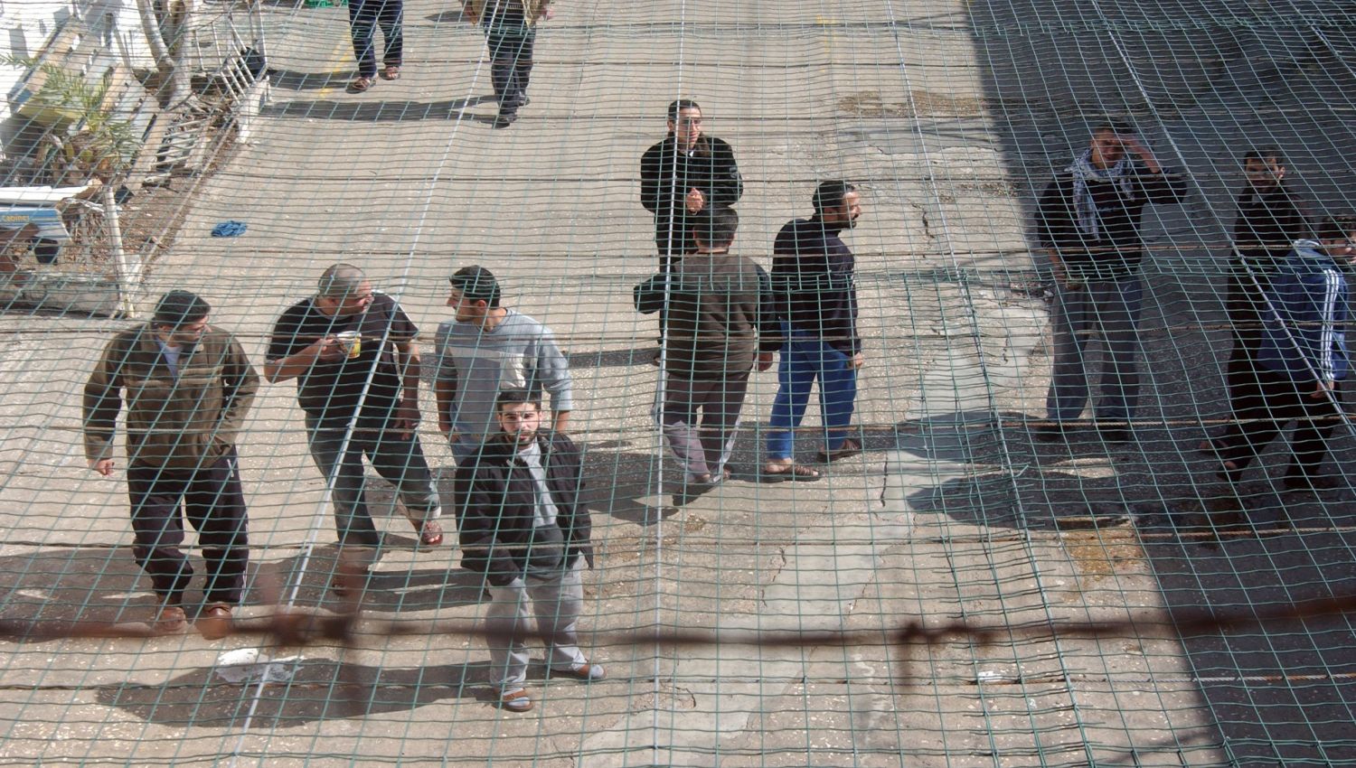 أكثر من مليوني فلسطيني دخلوا سجون الاحتلال منذ 67