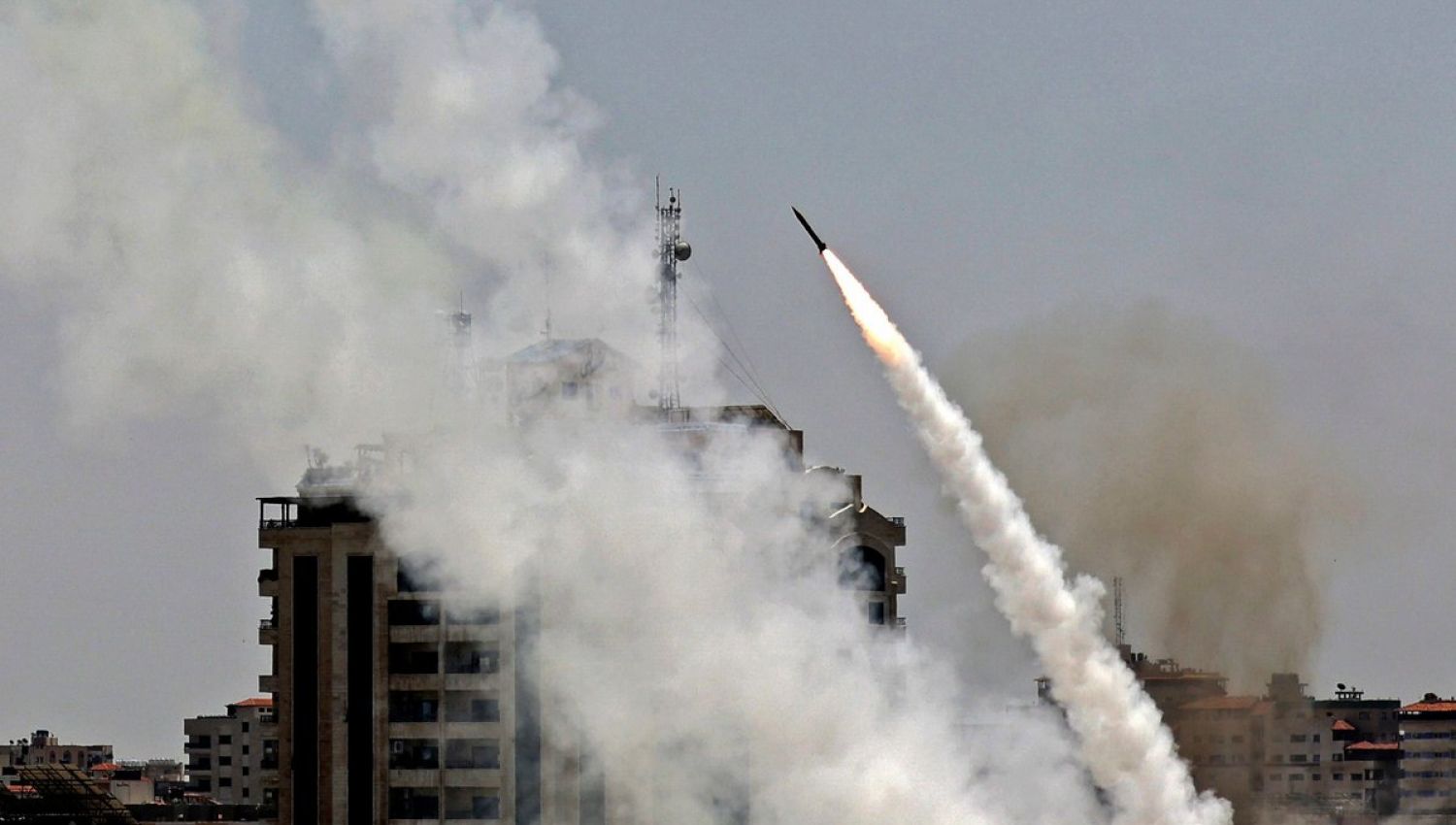  كتائب القسام تقصف بصاروخ عياش 250 ثاني أكبر مطار في كيان الاحتلال