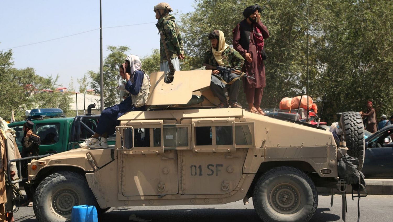 واشنطن بوست: طالبان سيطرت على أسلحة أميركية متطورة تقدّر بـ 83 مليار دولار