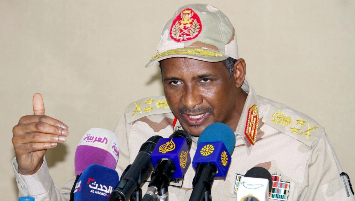 ميدل ايست آي: معركة روايات تدور خلف المدفعيات في السودان