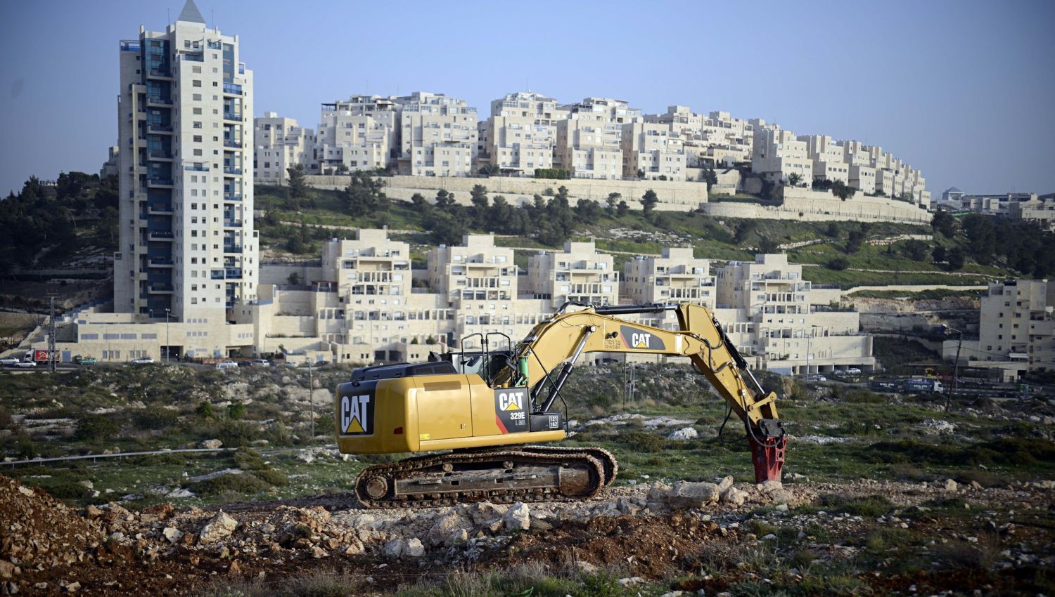 كيف ينهب الاحتلال أراضي الفلسطينيين؟