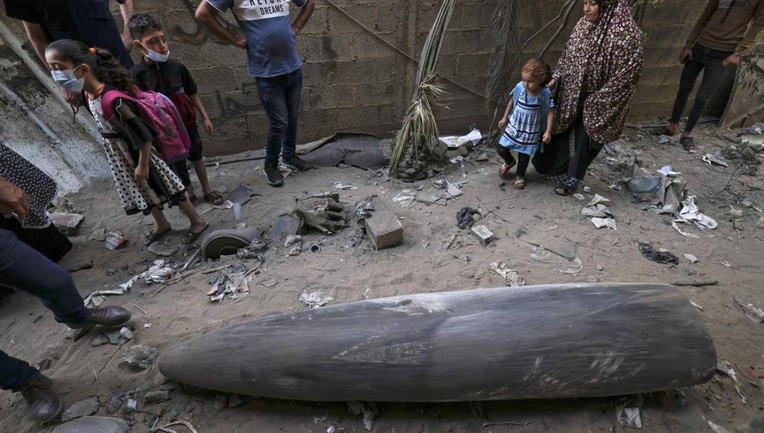 نيويورك تايمز: إسرائيل تعمّدت قصف المدنيين بقنابل 2000 باوند