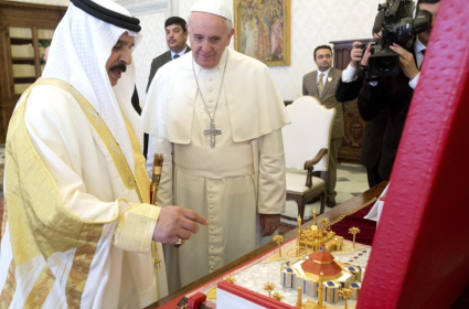 أسوشيتد: يجب ألا تلقي زيارة البابا بظلالها على التمييز ضدّ شيعة البحرين