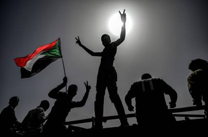 انقلاب السودان: العسكر هم الأقرب لإسرائيل وأمريكا