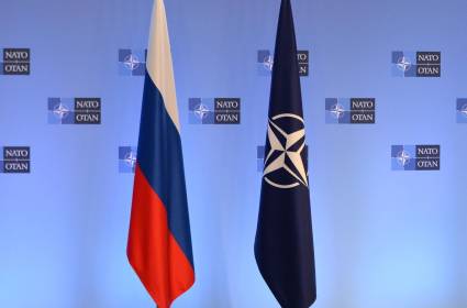 لوفيغارو: روسيا محقة في مخاوفها من تمدد الناتو
