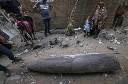 نيويورك تايمز: إسرائيل تعمّدت قصف المدنيين بقنابل 2000 باوند