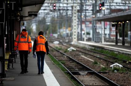 اضرابات السكك الحديدية تشلّ فرنسا في فترة الأعياد!