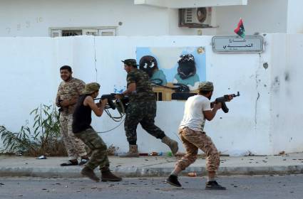 كيف دعمت قطر الجماعات المسلحة في سوريا وليبيا؟