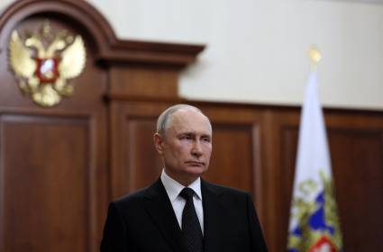 كوينسي: بوتين خرج أقوى بعد الانقلاب الفاشل