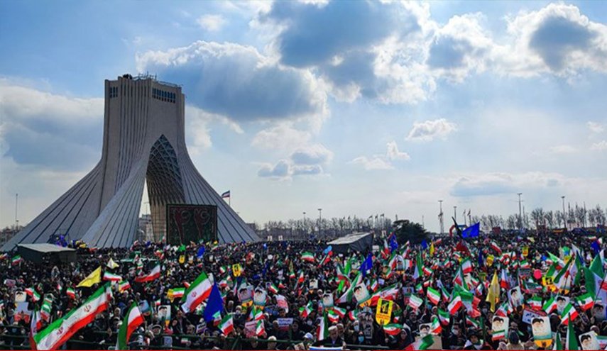 الحشود المليونية خلال احياء ذكرى الثورة الاسلامية